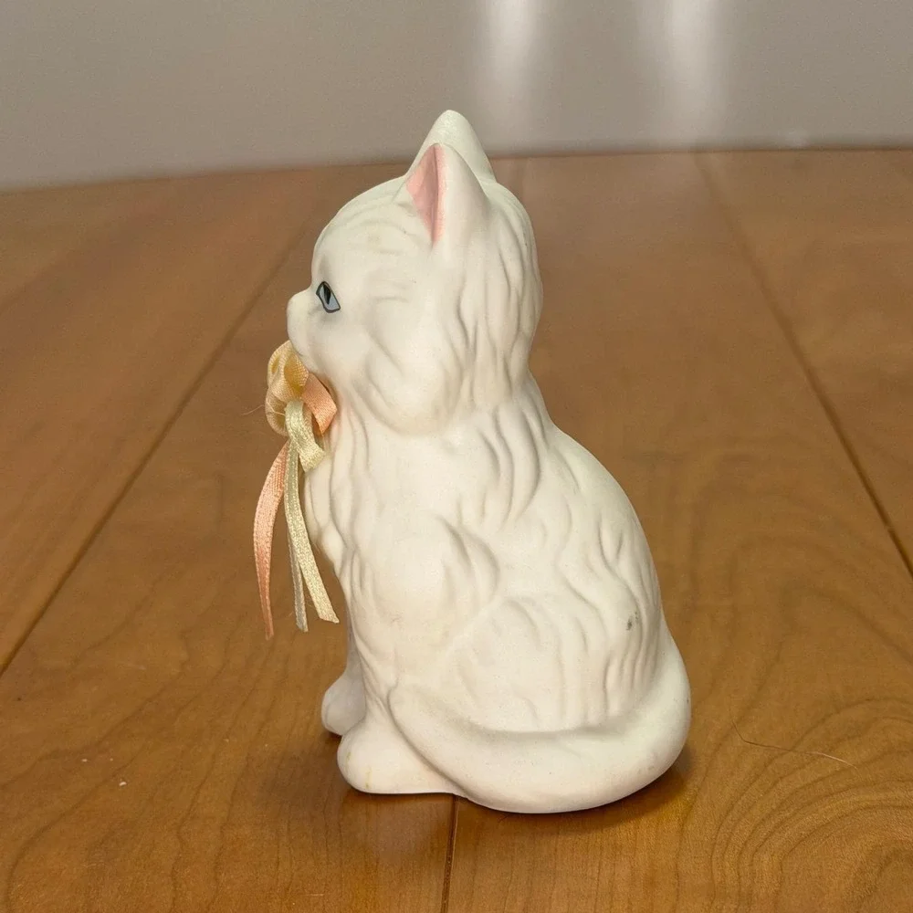 Vintage White Porcelain Cat Figurine Pair Matte Bisque Kittens with Roses Taiwan